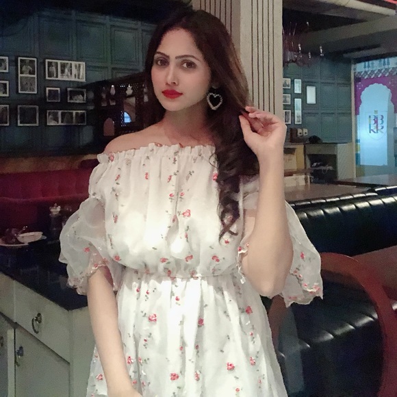 White organza dress - Picture 4 of 7